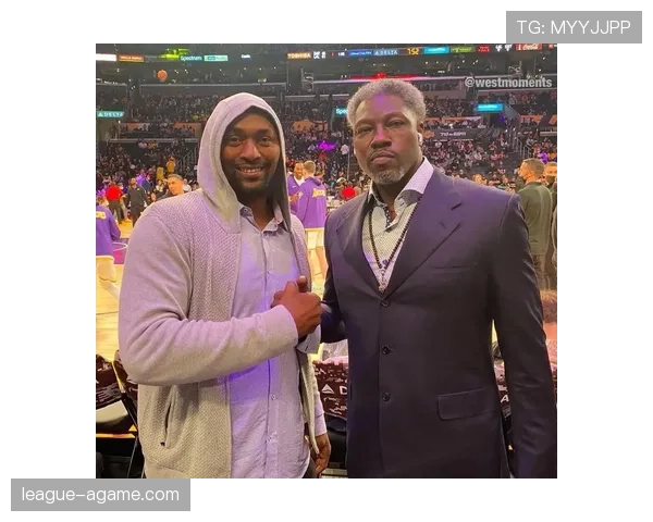 华莱士内线强攻效率显著提升，压制对手禁区防守