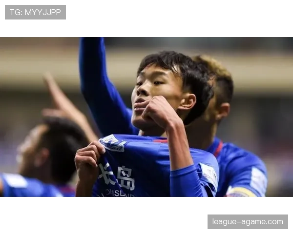 班恩无球跑位提升三分效率，明显优于队友外围射手表现