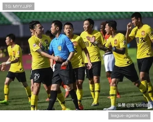 比赛暂停：裁判何时中止比赛及重启与补时规则说明