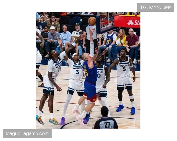 约基奇挡拆创造高效错位，投篮命中率领先字母哥明显提升球队进攻