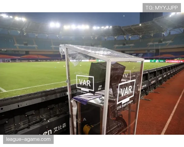 裁判视线受阻时，VAR介入判罚的边界和适用标准解析