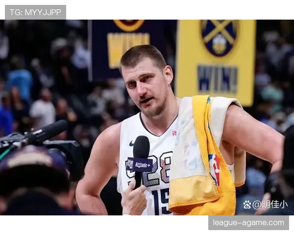 邓肯背身单打掌控内线，胜过约基奇的拉开威胁