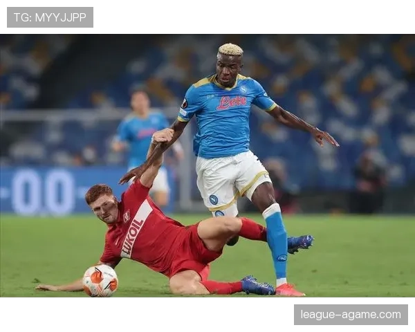 奥斯梅恩与凯恩：冲击型中锋与全能支点的战术角色差异